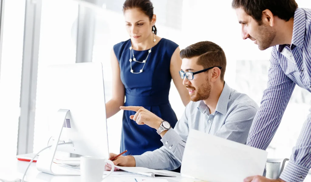 imgi_115_Business-team-doing-a-SWOT-analysis